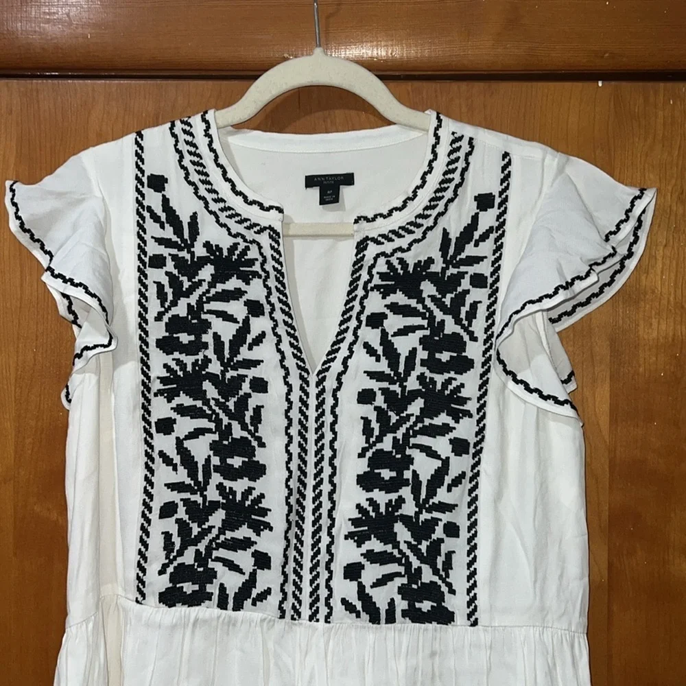 Ann Taylor White Black Embroidered Midi Dress Size MP - Picture 4 of 10